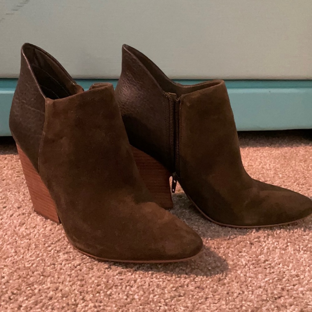 Like new crown vintage booties
